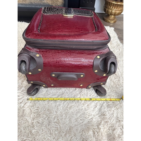 Samantha Brown Red Croc Embossed Carry On Luggage Spinner Wheels Travel Bag - Picture 13 of 13